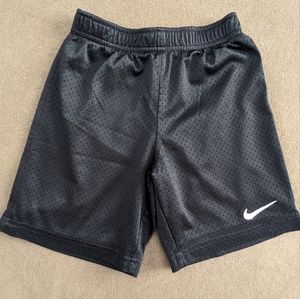 Nike youth boys shorts black size 4